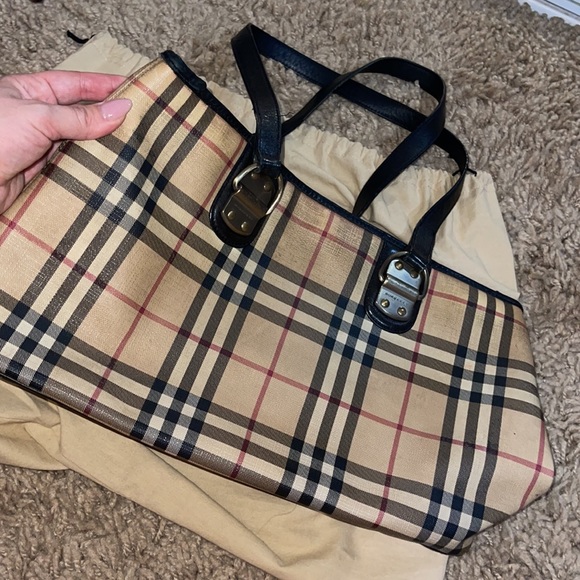 Burberry Classic Print Shoulder Tote Bag - Picture 3 of 6